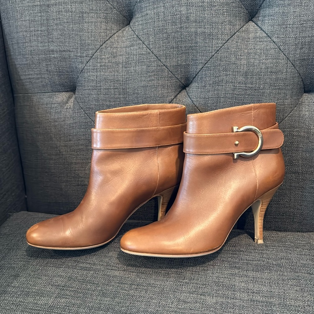 Salvatore Ferragamo size 6 1/2 brown ankle boots